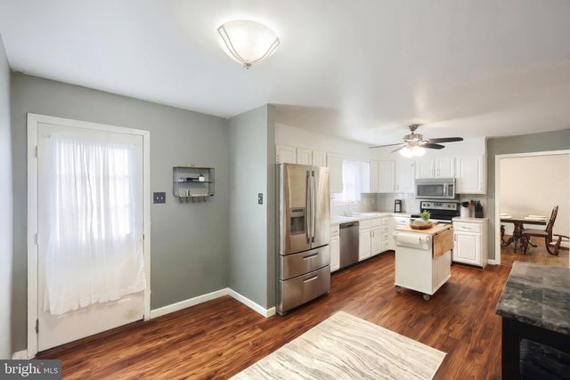 19 GARDEN LN, Hanover, PA 17331