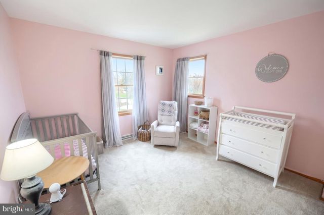 19 GARDEN LN, Hanover, PA 17331