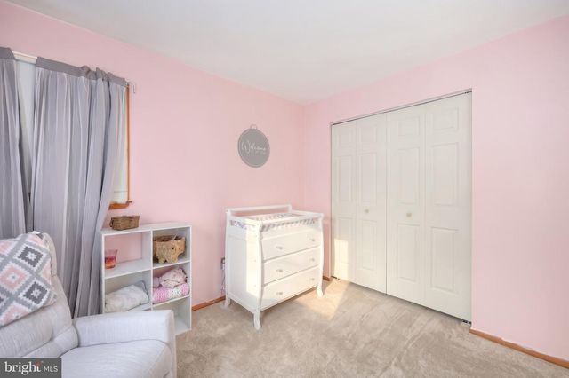 19 GARDEN LN, Hanover, PA 17331