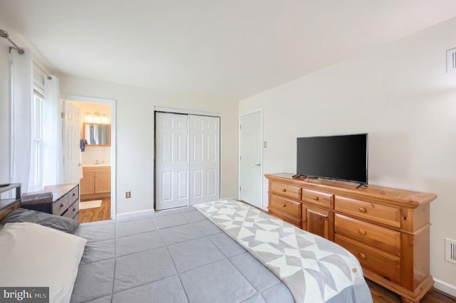 19 GARDEN LN, Hanover, PA 17331