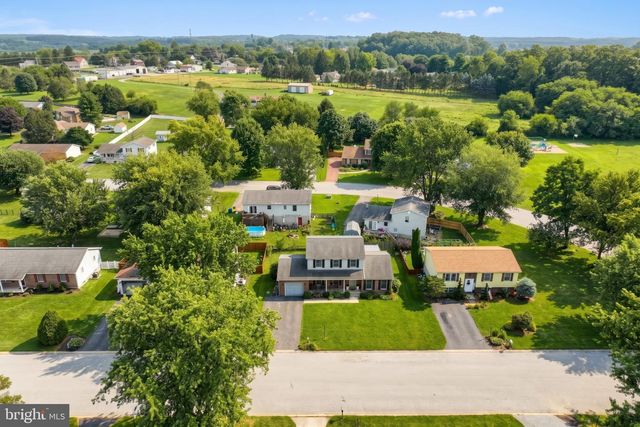 19 GARDEN LN, Hanover, PA 17331