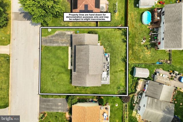19 GARDEN LN, Hanover, PA 17331