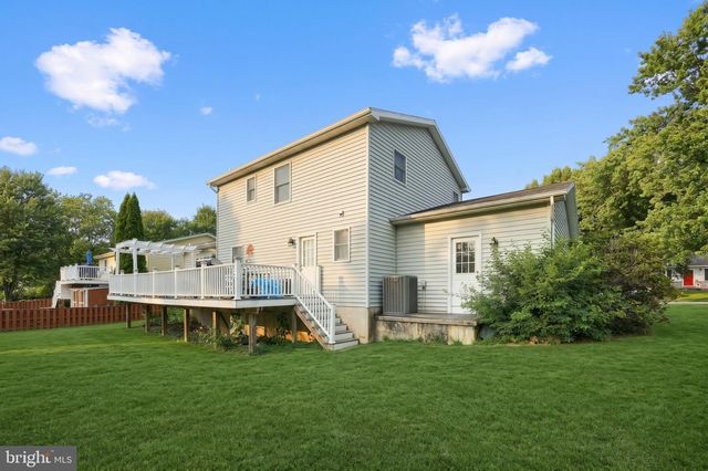 19 GARDEN LN, Hanover, PA 17331