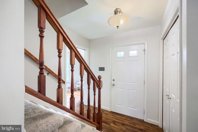 19 GARDEN LN, Hanover, PA 17331