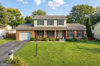 19 GARDEN LN, Hanover, PA 17331