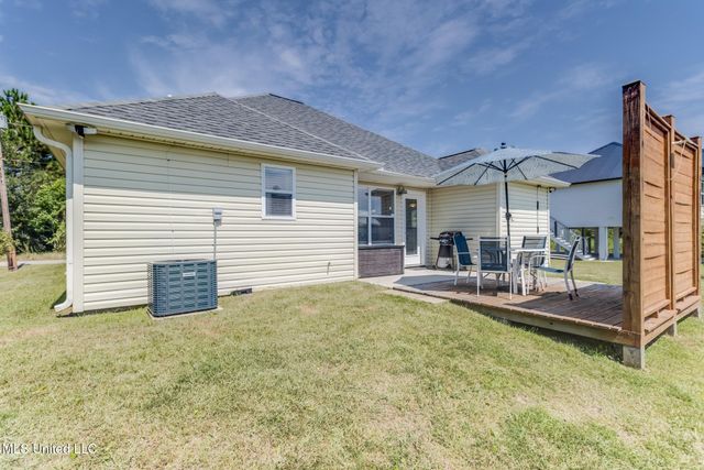 329 Davis Street, Waveland, MS 39576
