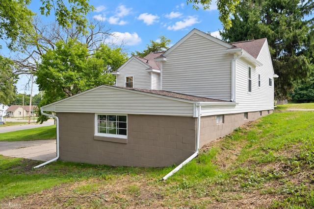 1126 S Shiawassee Street, Owosso, MI 48867
