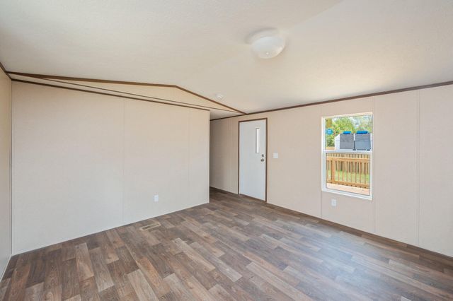 402 W ROYAL PALM AVE, Defuniak Springs, FL 32433