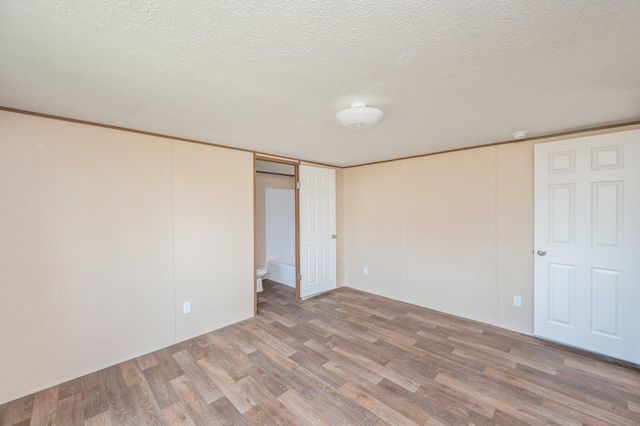 402 W ROYAL PALM AVE, Defuniak Springs, FL 32433