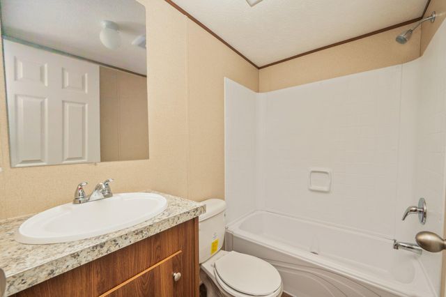 402 W ROYAL PALM AVE, Defuniak Springs, FL 32433