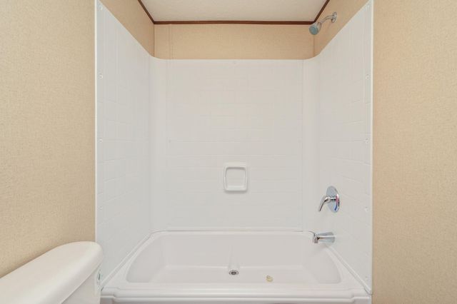 402 W ROYAL PALM AVE, Defuniak Springs, FL 32433