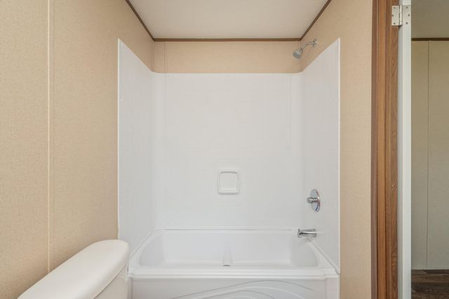 402 W ROYAL PALM AVE, Defuniak Springs, FL 32433