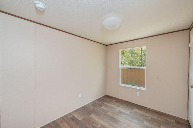 402 W ROYAL PALM AVE, Defuniak Springs, FL 32433