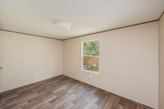 402 W ROYAL PALM AVE, Defuniak Springs, FL 32433