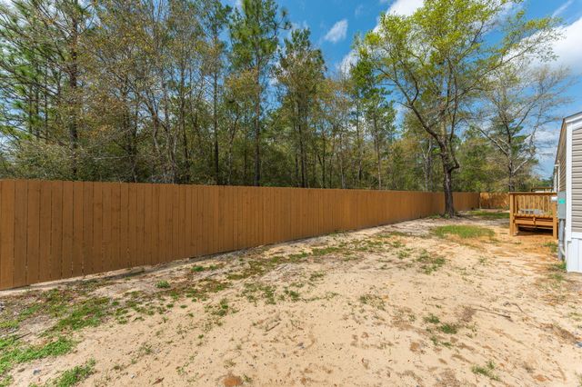 402 W ROYAL PALM AVE, Defuniak Springs, FL 32433