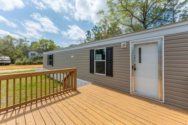 402 W ROYAL PALM AVE, Defuniak Springs, FL 32433