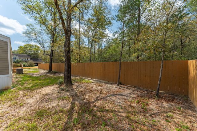 402 W ROYAL PALM AVE, Defuniak Springs, FL 32433