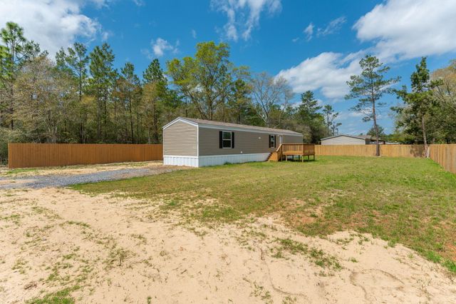 402 W ROYAL PALM AVE, Defuniak Springs, FL 32433