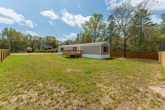 402 W ROYAL PALM AVE, Defuniak Springs, FL 32433