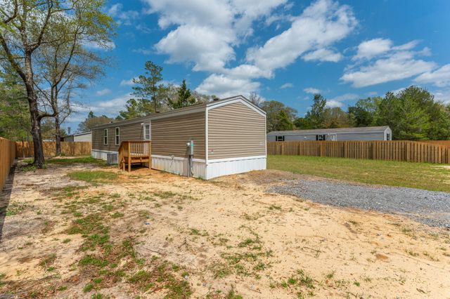 402 W ROYAL PALM AVE, Defuniak Springs, FL 32433