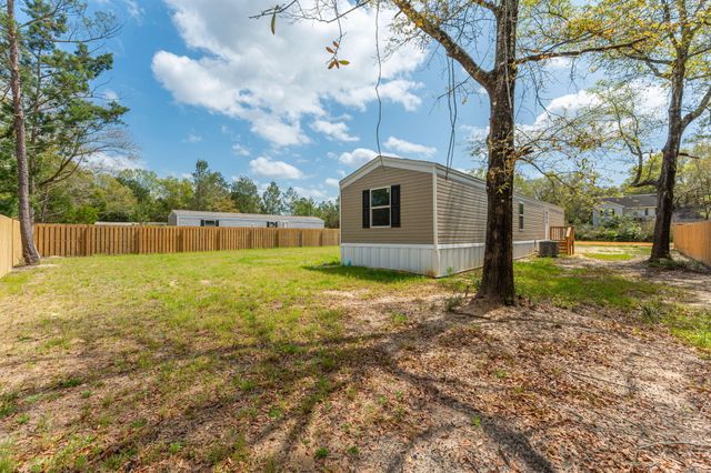 402 W ROYAL PALM AVE, Defuniak Springs, FL 32433