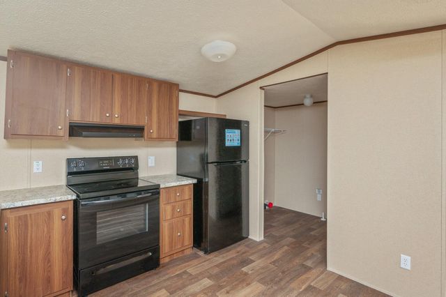 402 W ROYAL PALM AVE, Defuniak Springs, FL 32433