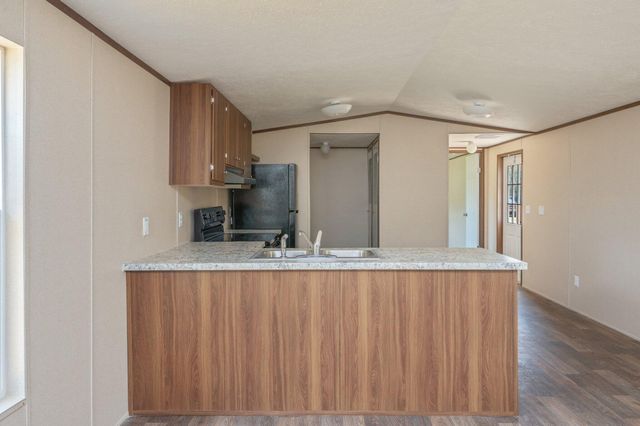 402 W ROYAL PALM AVE, Defuniak Springs, FL 32433