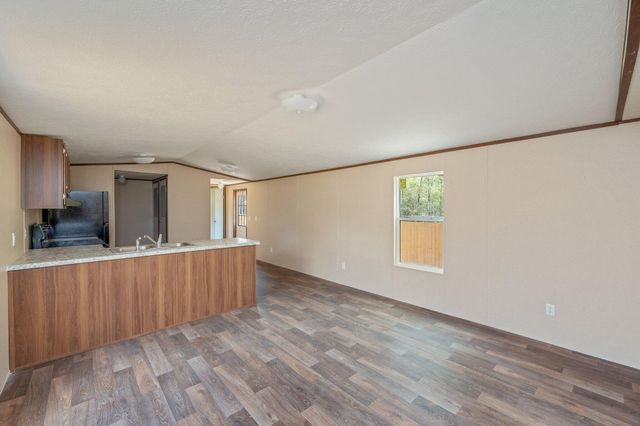 402 W ROYAL PALM AVE, Defuniak Springs, FL 32433