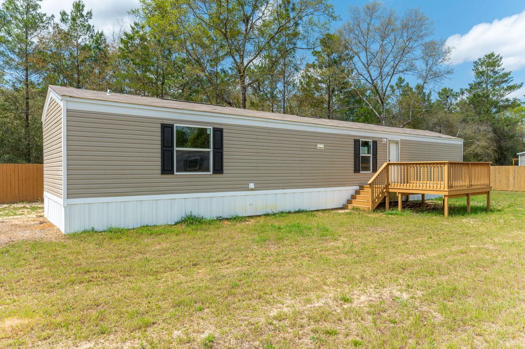 402 W ROYAL PALM AVE, Defuniak Springs, FL 32433