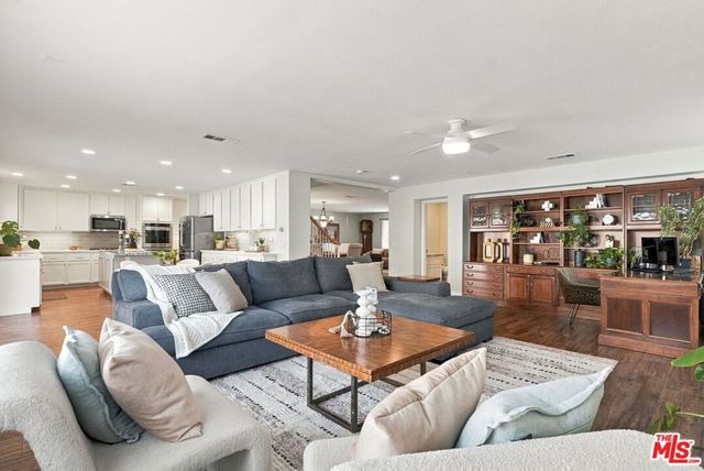 21155 Lone Star Way, Santa Clarita, CA 91390