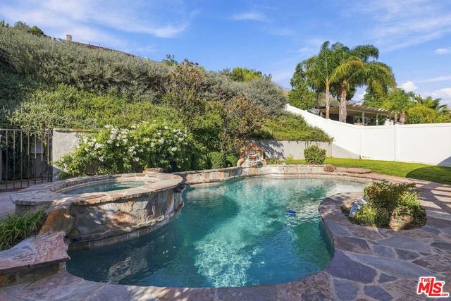 21155 Lone Star Way, Santa Clarita, CA 91390