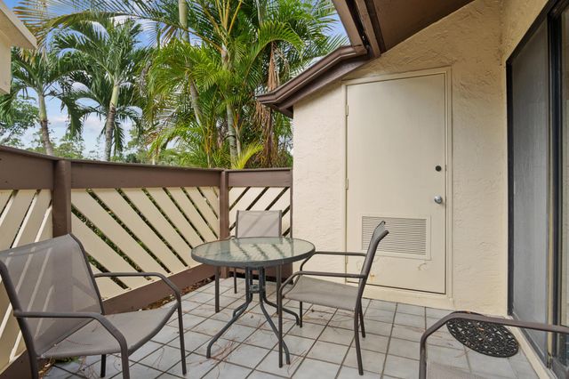 214 Thorn Apple Court, Royal Palm Beach, FL 33411