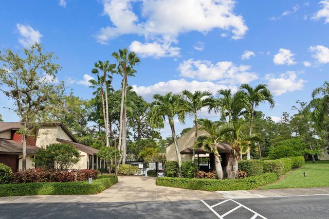 214 Thorn Apple Court, Royal Palm Beach, FL 33411
