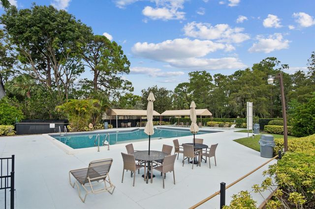 214 Thorn Apple Court, Royal Palm Beach, FL 33411