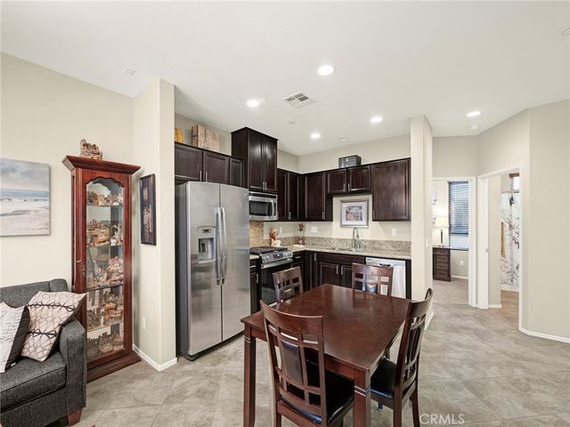 14665 Sherman Way, Van Nuys, CA 91405