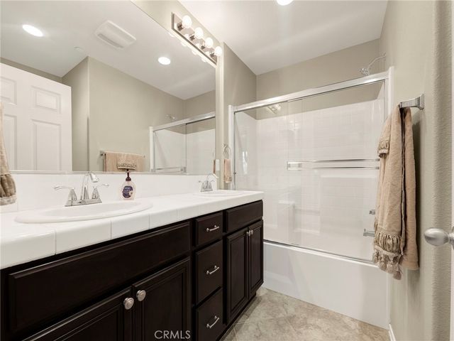 14665 Sherman Way, Van Nuys, CA 91405