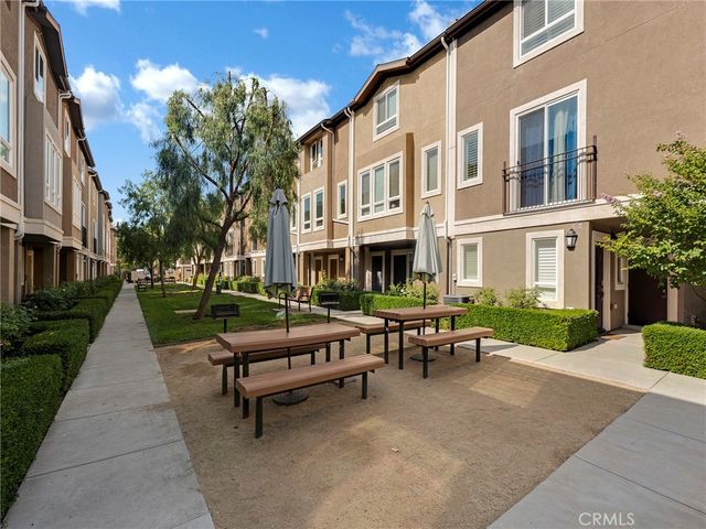 14665 Sherman Way, Van Nuys, CA 91405