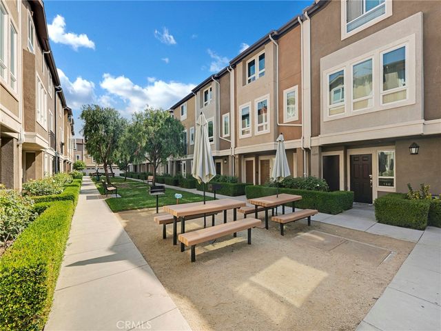 14665 Sherman Way, Van Nuys, CA 91405