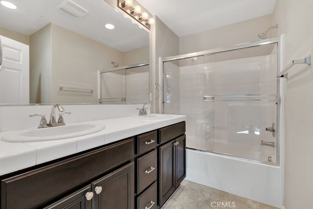 14665 Sherman Way, Van Nuys, CA 91405