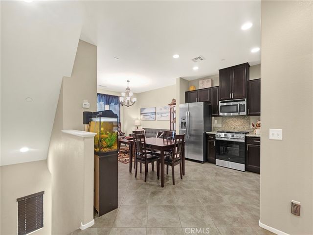 14665 Sherman Way, Van Nuys, CA 91405