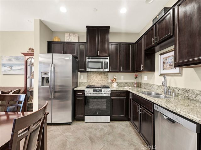 14665 Sherman Way, Van Nuys, CA 91405