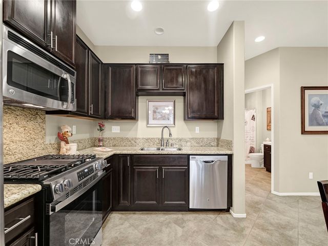 14665 Sherman Way, Van Nuys, CA 91405