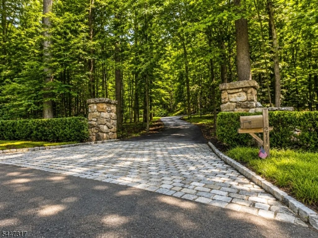 211 Douglass Ave, Bernardsville Boro, NJ 07924 — exterior