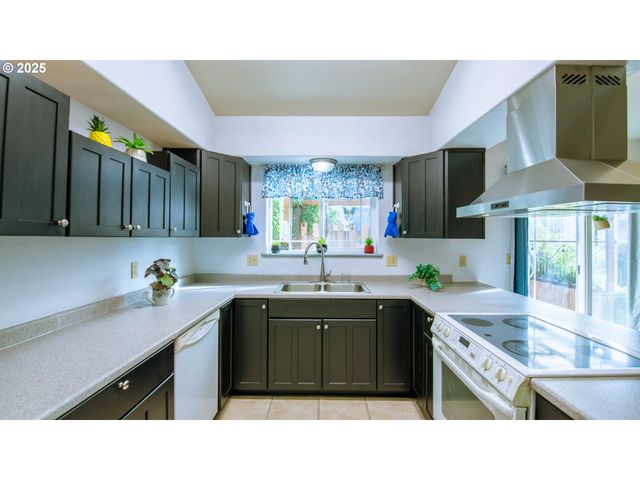 693 FILLMORE St, Coos Bay, OR 97420