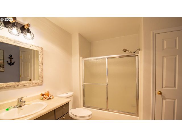 693 FILLMORE St, Coos Bay, OR 97420