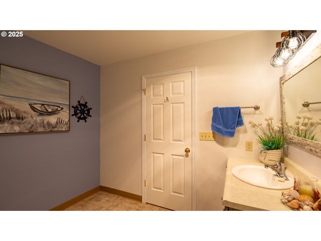 693 FILLMORE St, Coos Bay, OR 97420