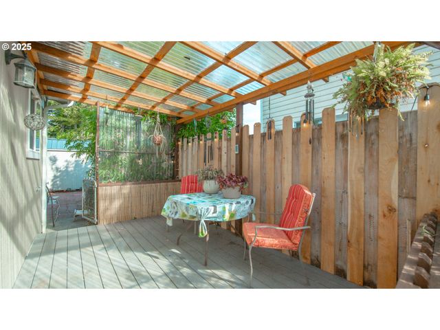 693 FILLMORE St, Coos Bay, OR 97420