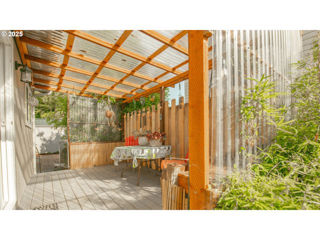 693 FILLMORE St, Coos Bay, OR 97420