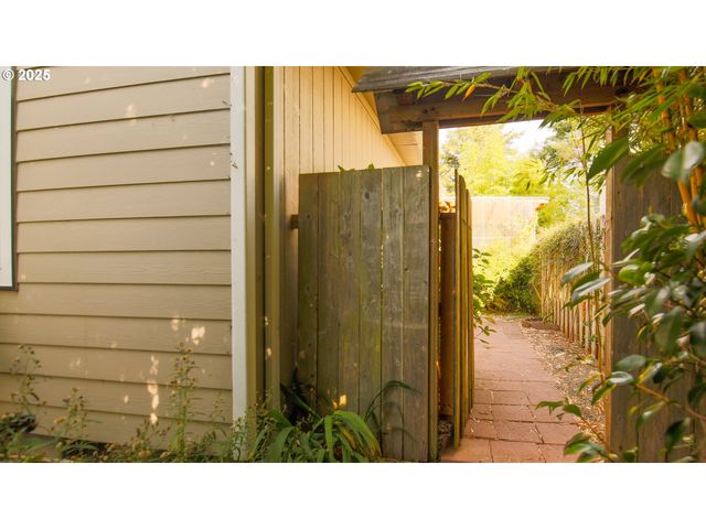 693 FILLMORE St, Coos Bay, OR 97420