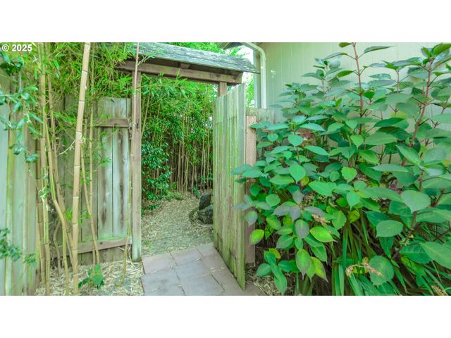 693 FILLMORE St, Coos Bay, OR 97420